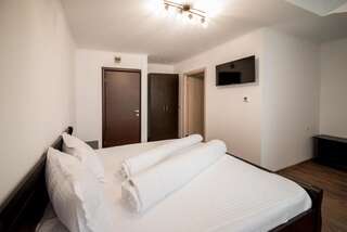 Мотели Dr House Mioveni Трехместный номер с ванной комнатой-6